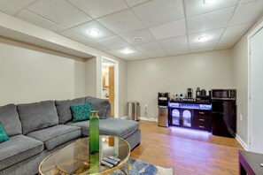 TV, video games - Cozy Apt in DC Suburbs: 4 Mi to Main St Laurel (Laurel)