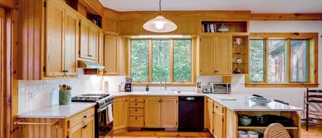 Réfrigérateur, micro-ondes, plaque de cuisson, lave-vaisselle