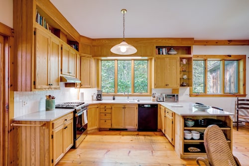 Secluded Family Getaway w/ On-Site Creek in Hawley