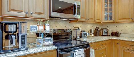 Réfrigérateur, micro-ondes, plaque de cuisson, lave-vaisselle