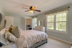 2 bedrooms, desk, iron/ironing board, Internet