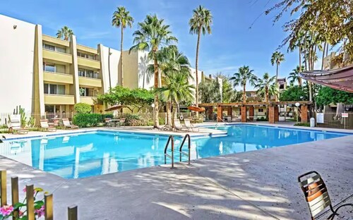 Scottsdale Condo w/ Pool, 1 Mi to Old Town!