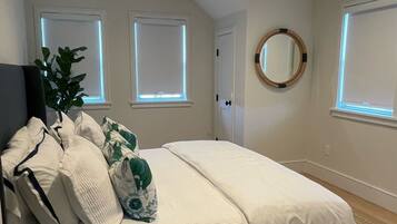 6 bedrooms, desk, iron/ironing board, WiFi