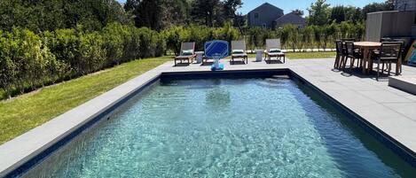 Alberca al aire libre y alberca climatizada