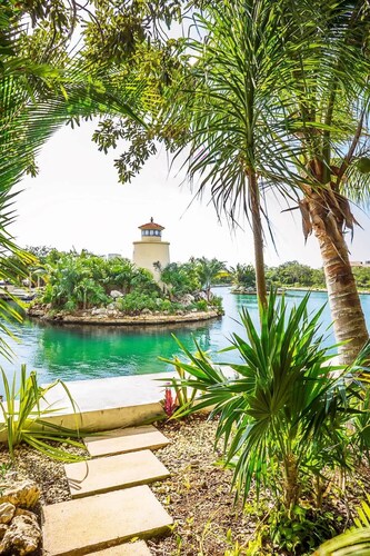 Puerto Aventuras Villa: Private Pool & Canal Access