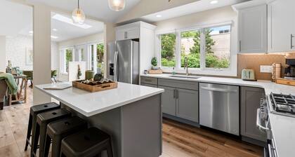 Dragonfly | A Modern Two-Bedroom Downtown Saugatuck Retreat