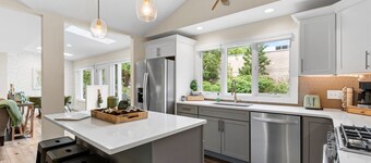 Dragonfly | A Modern Two-Bedroom Downtown Saugatuck Retreat