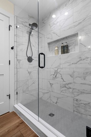 Douche, serviettes fournies