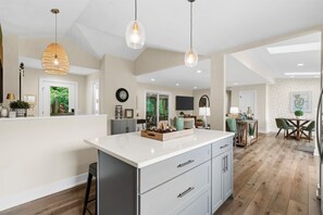 Interior - Dragonfly | A Modern Two-Bedroom Downtown Saugatuck Retreat (Saugatuck)