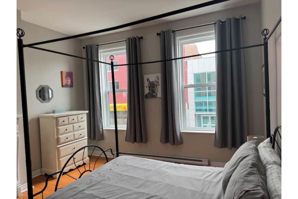 2 bedrooms, internet, bed sheets