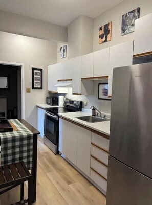 Mikroaaltouuni, uuni, liesi