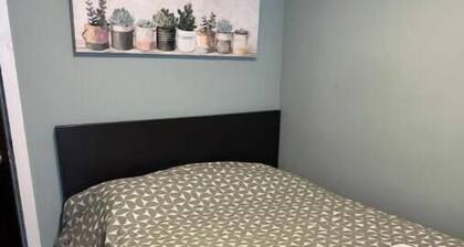 3 Bed 2.5 bath on Queen pet friendly