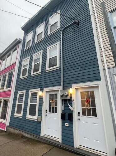 3 Bed 2.5 bath on Queen pet friendly