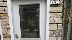 A white door with a glass panel, a number plate '840', and a doormat with a blue and white design. - Perfect for Families, newly remodeled (Glendale)