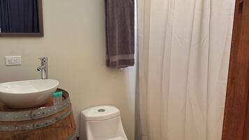 Amenidades de baño gratuitas, toallas, jabón, shampoo