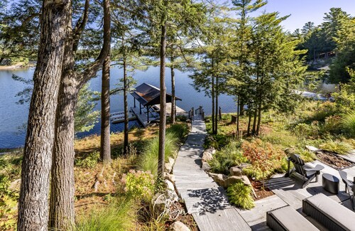 7 bed 5 bath cottage on Lake Rosseau