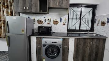 Fridge, microwave, oven, stovetop