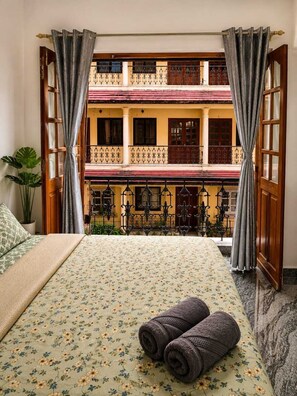 2 dormitorios, escritorio, wifi gratis y ropa de cama