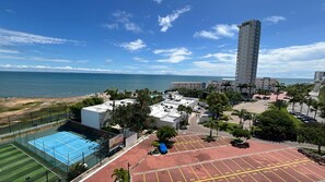 Sports court - 3-bedroom apartment in amazing Ocean Club Playas, Private Parking&Security. (Gral Villamil)