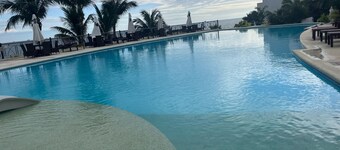 3-bedroom apartment in amazing Ocean Club Playas, Private Parking&Security.