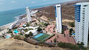 Exterior - 3-bedroom apartment in amazing Ocean Club Playas, Private Parking&Security. (Gral Villamil)