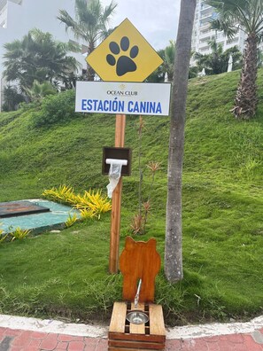 Property grounds - 3-bedroom apartment in amazing Ocean Club Playas, Private Parking&Security. (Gral Villamil)