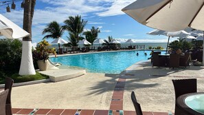 Outdoor pool - 3-bedroom apartment in amazing Ocean Club Playas, Private Parking&Security. (Gral Villamil)