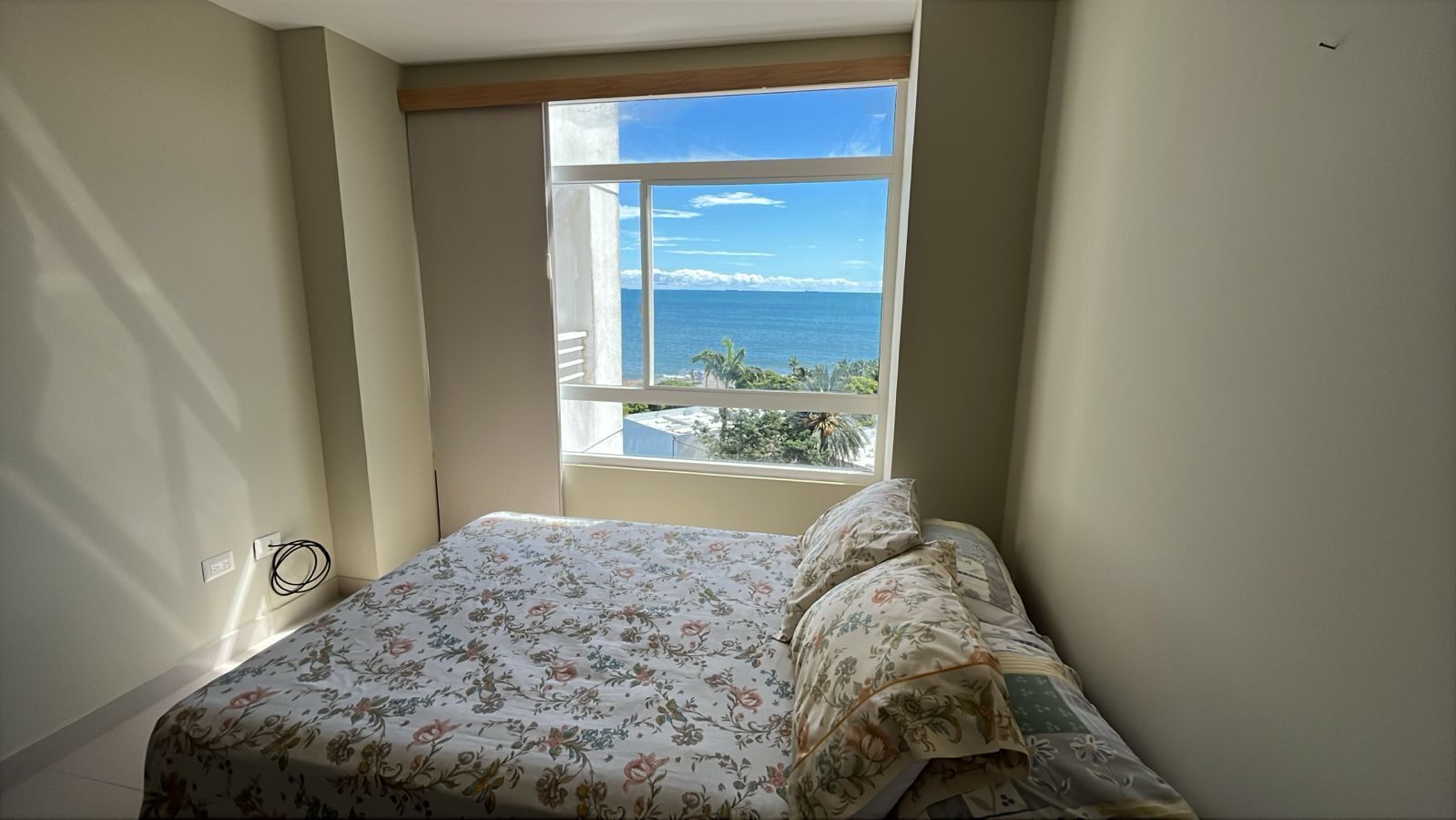 3 slaapkamers, een strijkplank/strijkijzer, gratis wifi, beddengoed