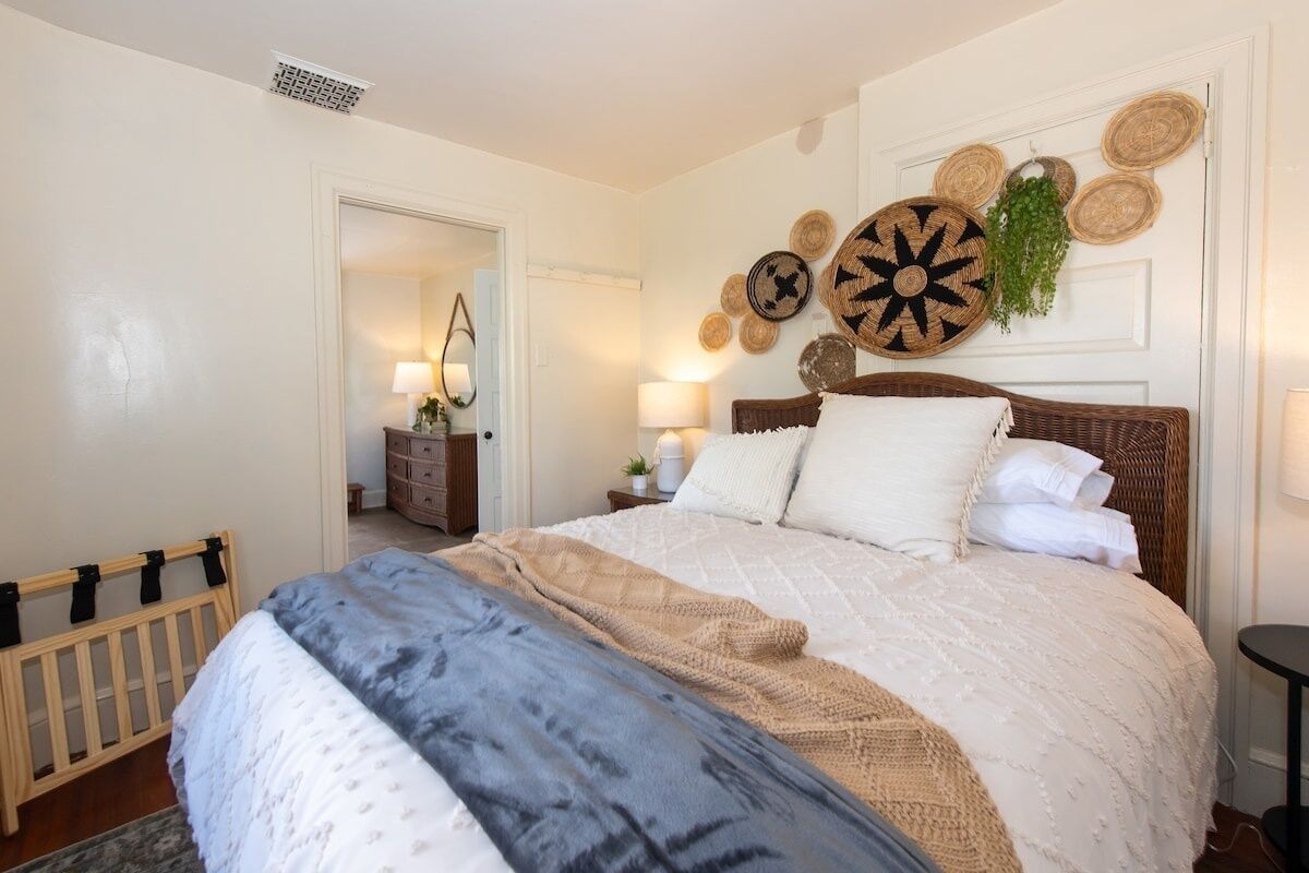 3 bedrooms, internet, bed sheets