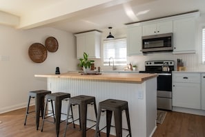 Frigorífic, microones, forn i placa de cuina