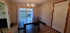 Dining - Amish Countryside Escape at Forest Edge Farm (Nottingham)