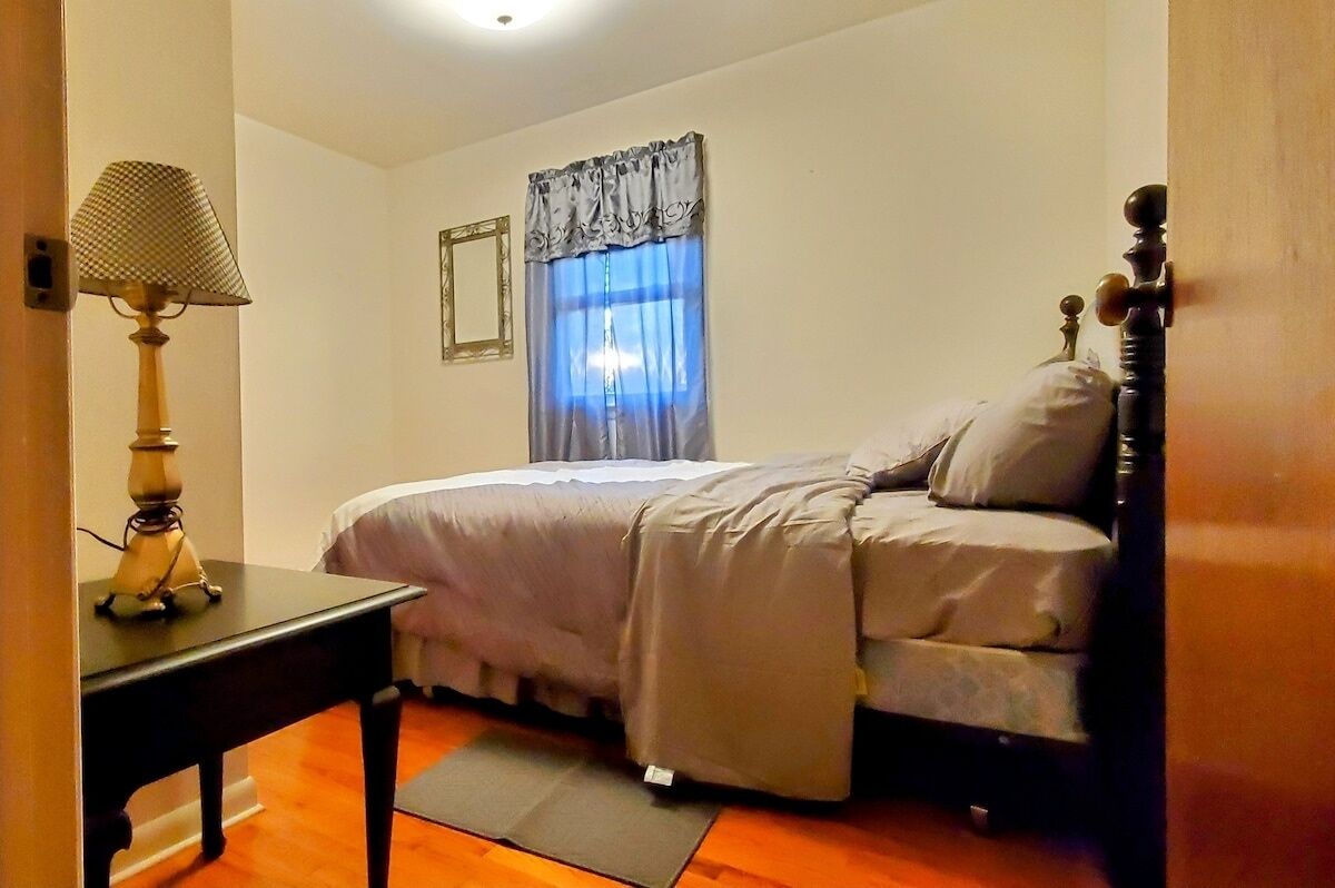 3 bedrooms, internet, bed sheets