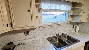 Refrigerador, microondas, parrilla de estufa y lavavajillas