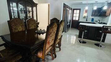 Appartement, balcon | Restauration dans la chambre