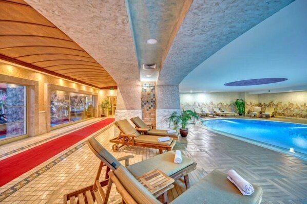 Indoor pool - Porto Bello Hotel Resort & Spa (Antalya)