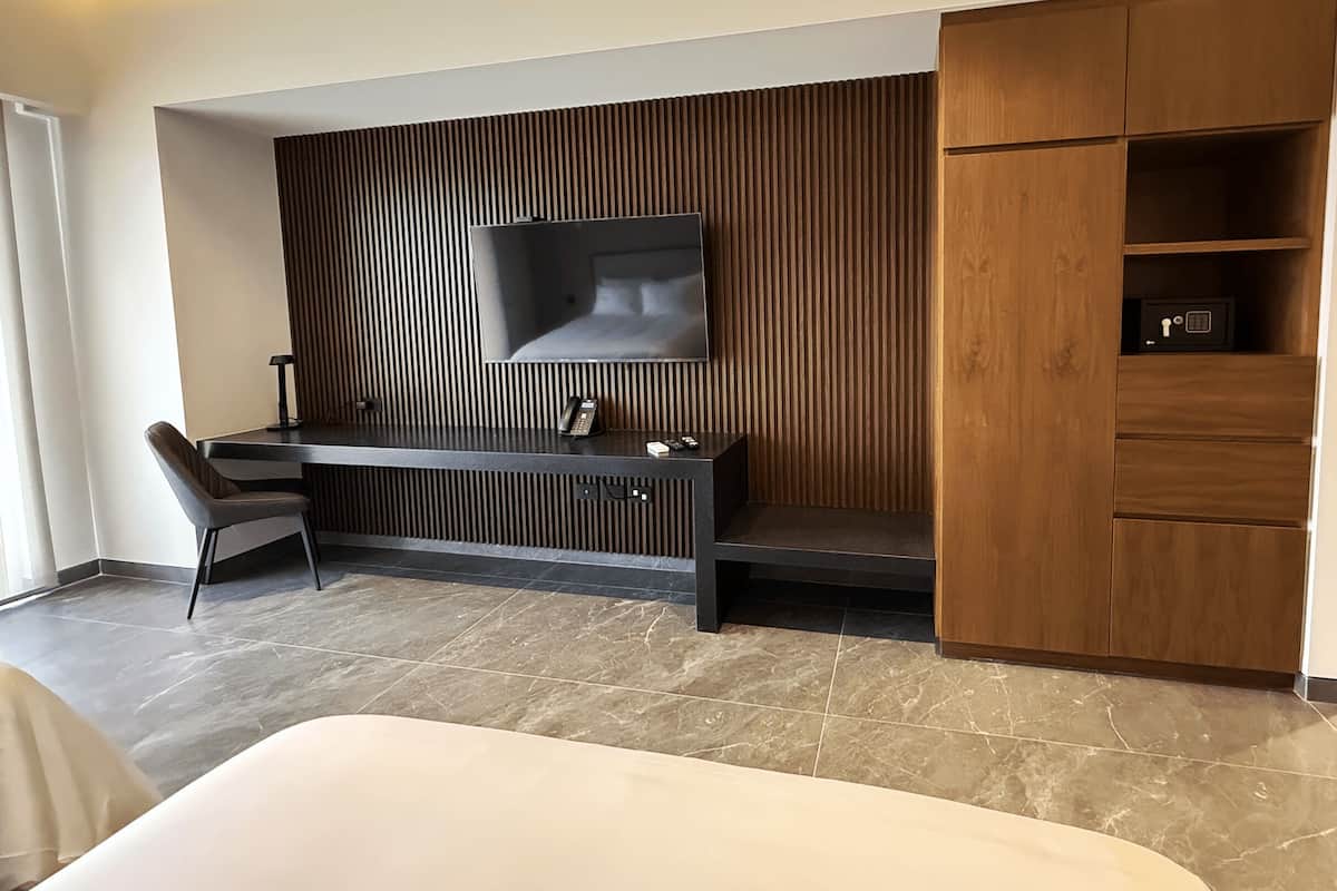 In-room safe, desk, laptop workspace, free WiFi