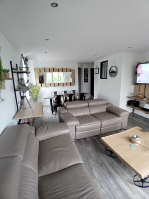 A modern living room with a sectional sofa, a wooden coffee table, and a TV. - Ô Berges 6p+baby, private garden near downtown Boulogne, 5 min. from Nausicaa   (Saint-Martin-Boulogne)