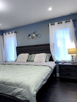 3 bedrooms, iron/ironing board, internet, bed sheets