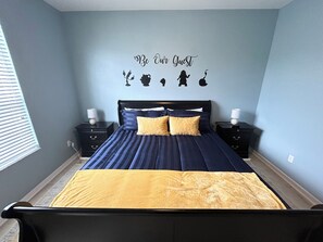 3 soverom, strykejern/-brett, wi-fi og sengetøy