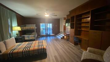 4 makuuhuonetta, silitysrauta/-lauta, ilmainen Wi-Fi, vuodevaatteet