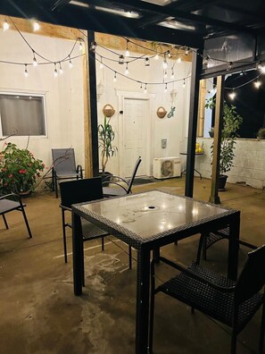 تناول الطعام بالخارج