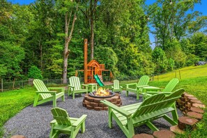 Property grounds - 2 Cabins in One | Hot Tub- Fenced Yard - Mtn Views (Pigeon Forge)