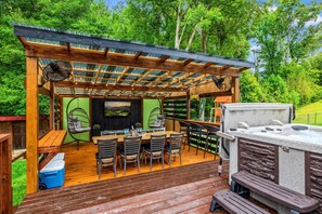 Outdoor dining - 2 Cabins in One | Hot Tub- Fenced Yard - Mtn Views (Pigeon Forge)