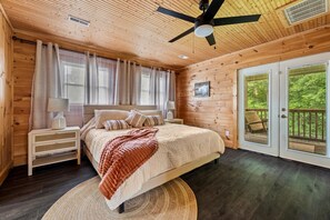 7 habitaciones, escritorio y tabla de planchar con plancha 