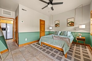 7 bedrooms, desk, iron/ironing board, travel cot