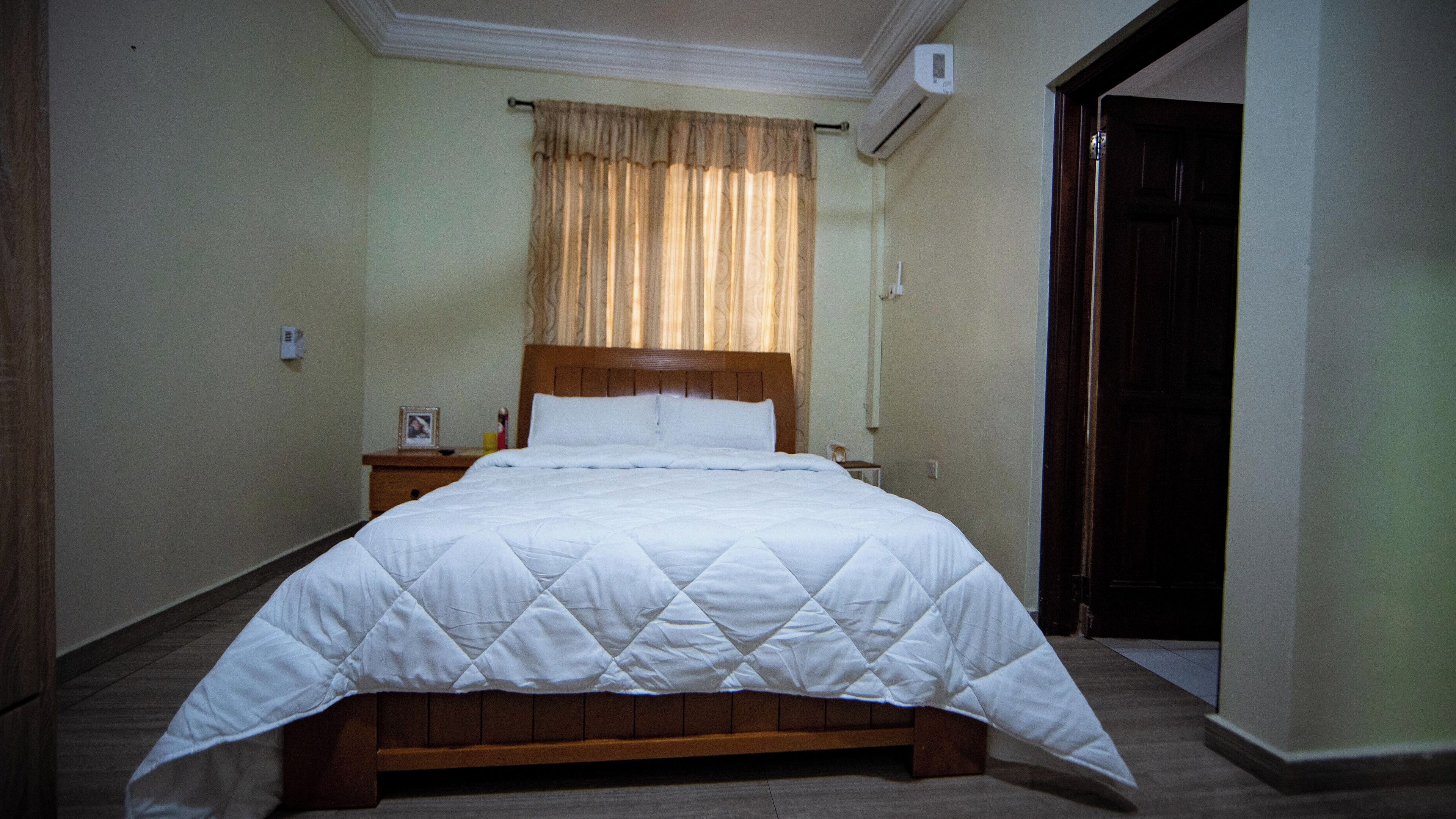 Habitación doble estándar | Espacio para trabajar con laptop y wifi gratis 