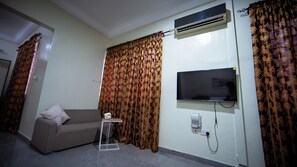 Executive Room, Balcony | Living area