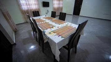 Executive Room, Balcony | In-room dining