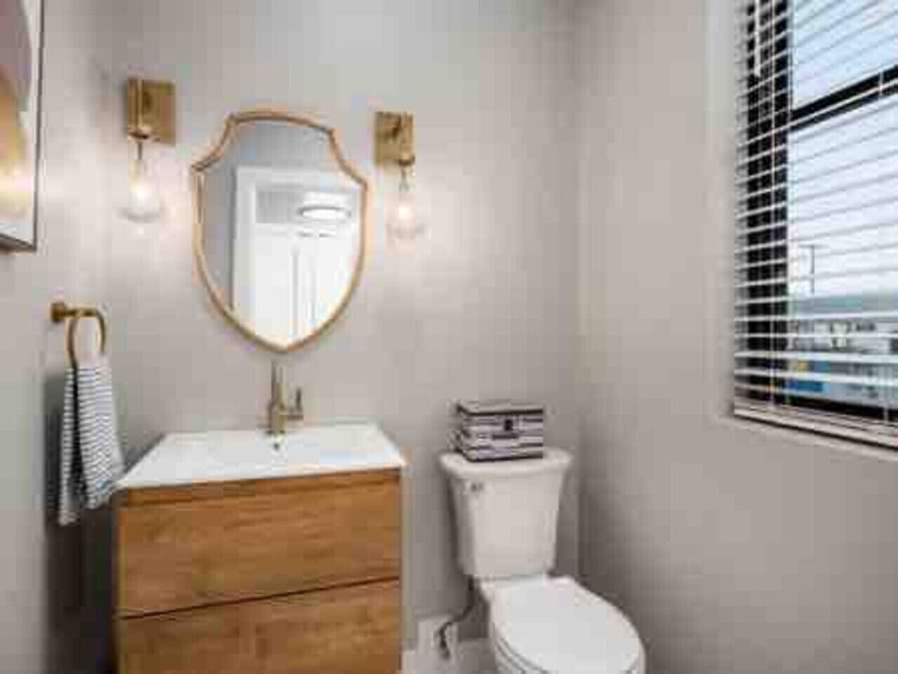 kitchen 1/2 bath