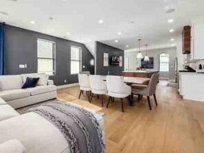 TV, stereo - Brand NEW Build, D-Town Views, must See!.!.!.!.! (Columbus)